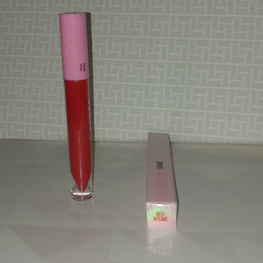 Red Affair - JEFFREE STAR SUPREME PIGMENTED HIGH SHINE LIP GLOSS